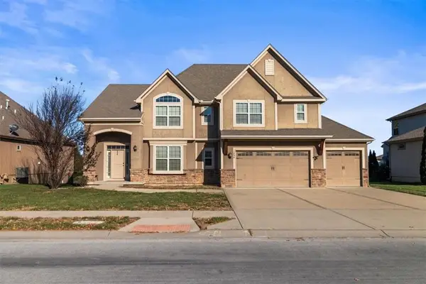 1854 NE Park Ridge Drive, Lee's Summit, MO 64064