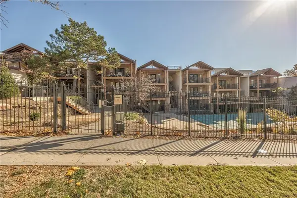 4727 Jarboe Street #83, Kansas City, MO 64112