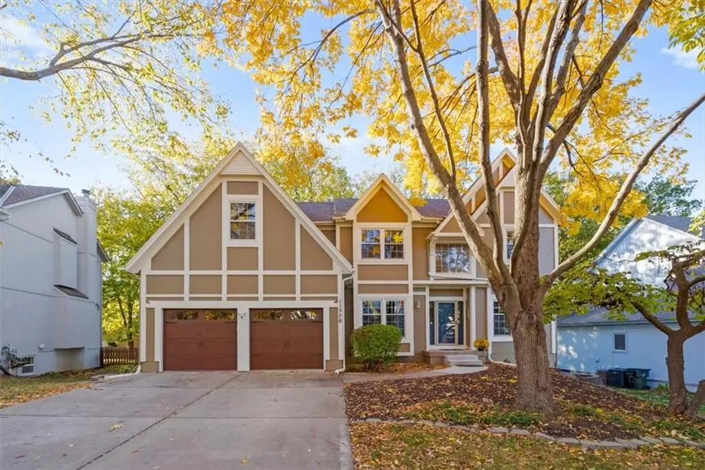 11570 S Skyview Lane, Olathe, KS 66061 - Image #1