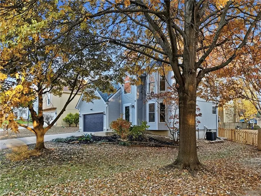 961 E Cavendish Trail, Olathe, KS 66061 - Image #3