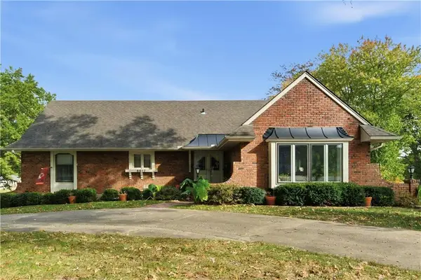 6817 Lakeshore Drive, Raytown, MO 64133