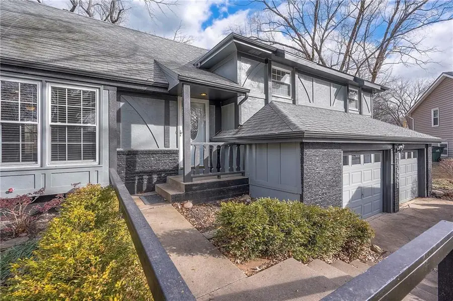 13921 S Brookwood Court, Olathe, KS 66062 - Image #2