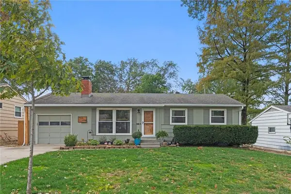 7132 Robinson Drive, Overland Park, KS 66204