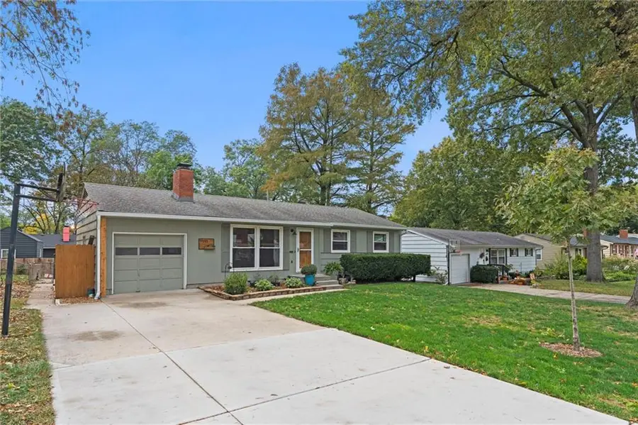 7132 Robinson Drive, Overland Park, KS 66204 - Image #3