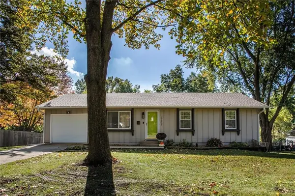 2205 Meadowlark Drive, Harrisonville, MO 64701
