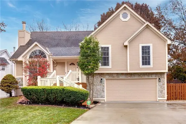 8015 W 148th Terrace, Overland Park, KS 66223