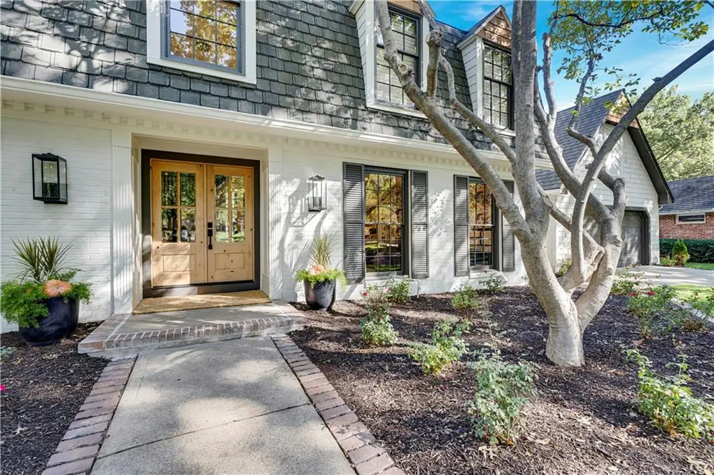 10209 Hemlock Drive, Overland Park, KS 66212 - Image #1