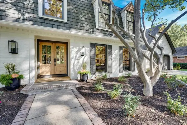 10209 Hemlock Drive, Overland Park, KS 66212