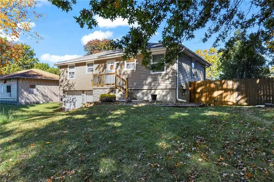 1316 SE Knightsbridge Street, Blue Springs, MO 64014 - Image #2