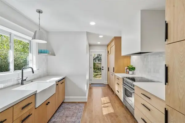 6034 Kenwood Avenue, Kansas City, MO 64110