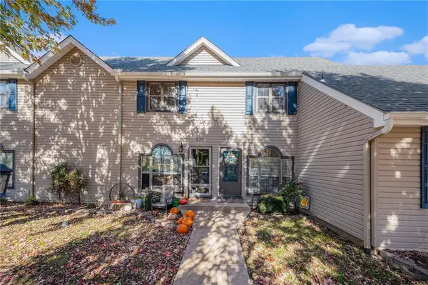 233 Stonebridge Lane, Smithville, MO 64089