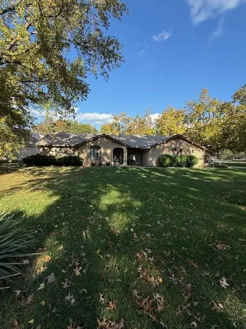 8000 W 101st Street, Overland Park, KS 66212