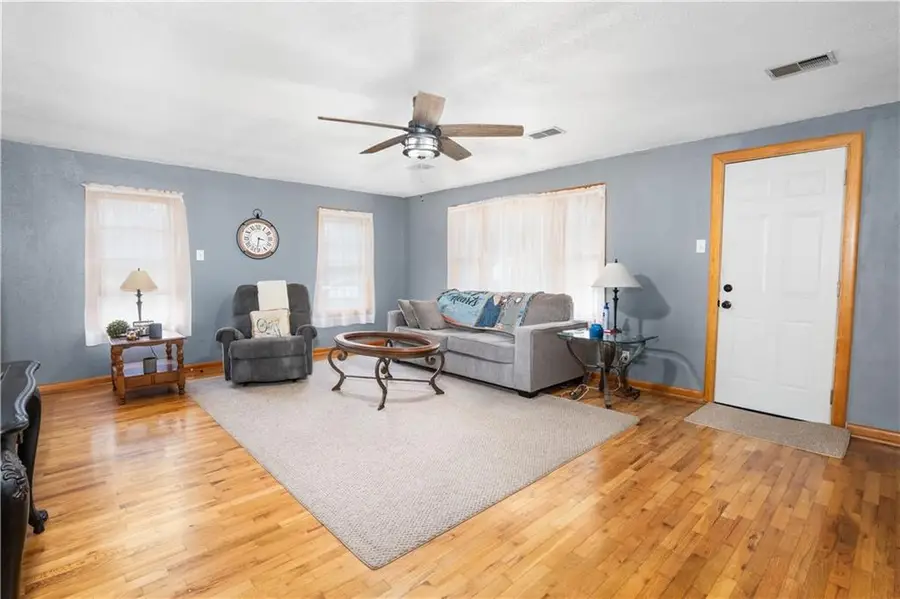 1920 S Kentucky Avenue, Sedalia, MO 65301 - Image #2