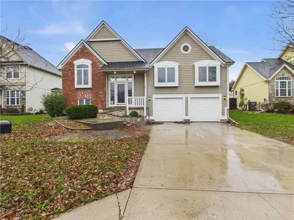 432 SW Oak Wood Lane, Grain Valley, MO 64029