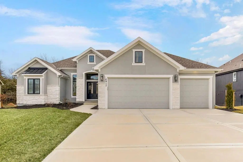 4464 Tee Box Drive, Basehor, KS 66007 - Image #1