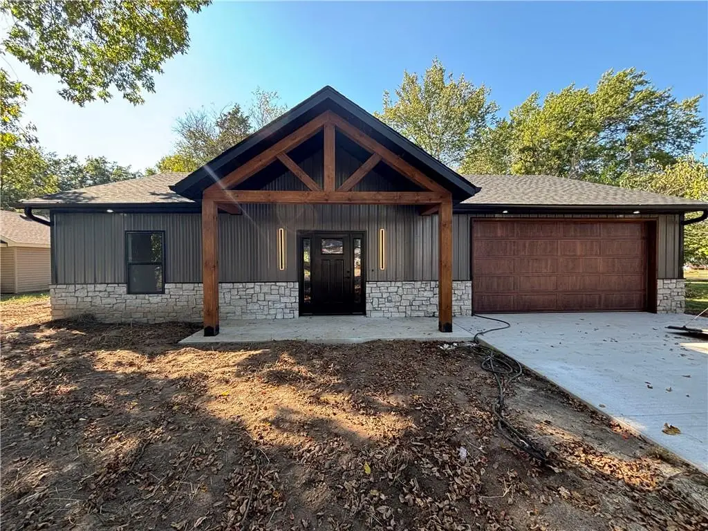 103 N Cherokee Street, Frontenac, KS 66763 - Image #1