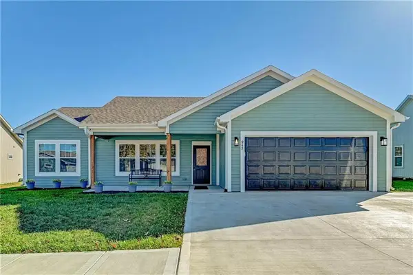 947 N White Oaks Lane, Oak Grove, MO 64075