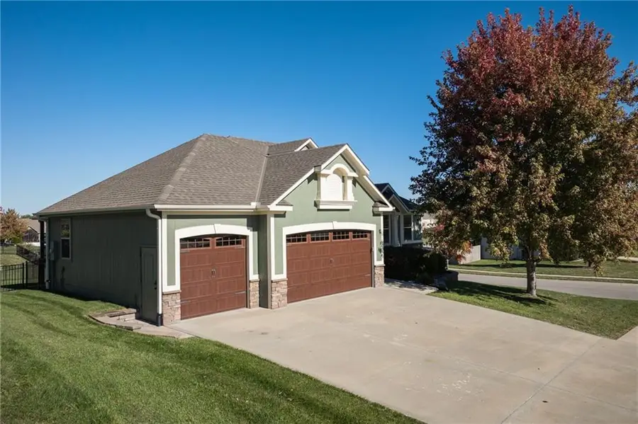 1112 SW 10th Street, Oak Grove, MO 64075 - Image #2