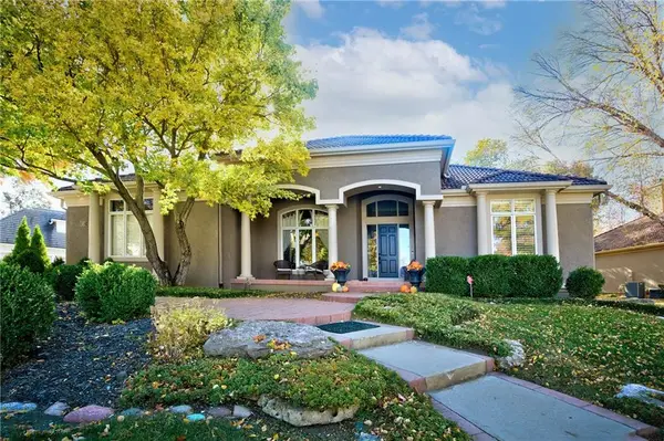 609 NE Lake Pointe Drive, Lee's Summit, MO 64064