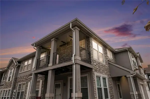 15967 S Crestview Drive, Olathe, KS 66062