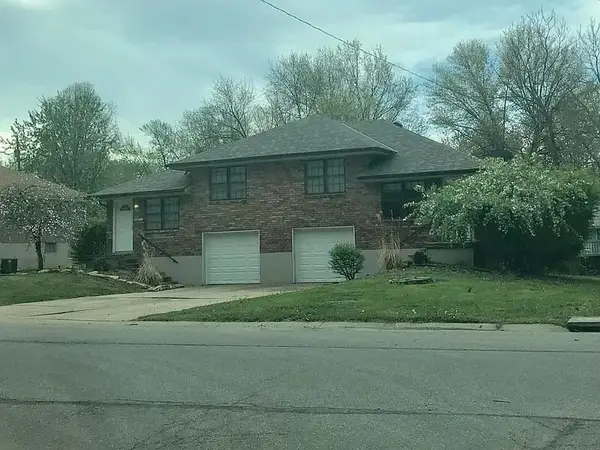 200 NE Knox Street, Blue Springs, MO 64014