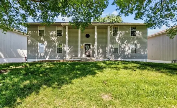 207 NW Barr Road, Grain Valley, MO 64029