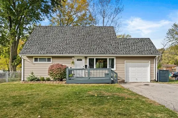 817 S Sunset Drive, Olathe, KS 66061