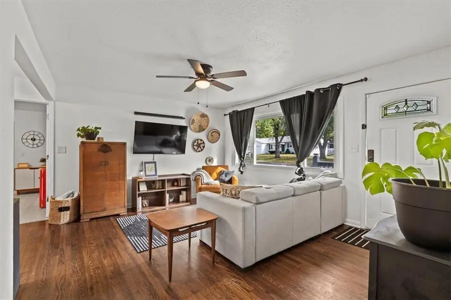 817 S Sunset Drive, Olathe, KS 66061 - Image #3