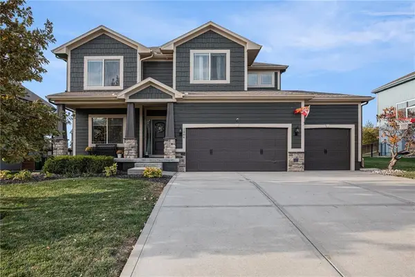 2404 SW Hickory Lane, Lee's Summit, MO 64082