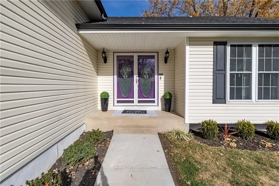 160 E Nelson Circle, Olathe, KS 66061 - Image #2