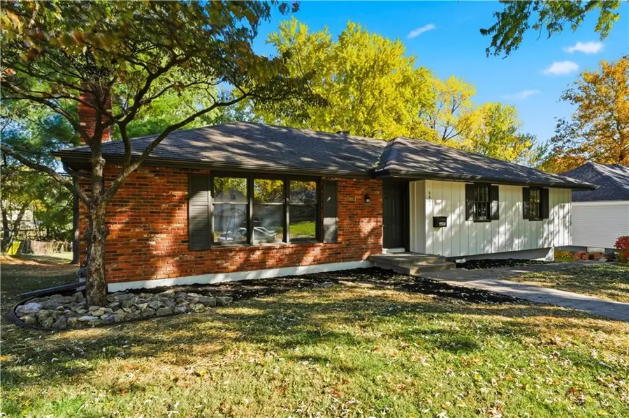 6605 N Agnes Avenue, Gladstone, MO 64119 - Image #2