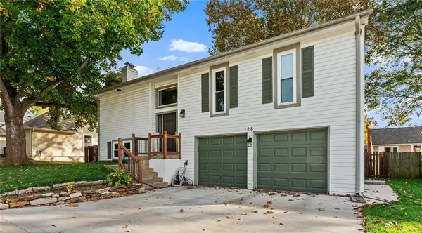 128 E Nelson Circle, Olathe, KS 66061