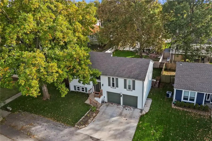 128 E Nelson Circle, Olathe, KS 66061 - Image #2