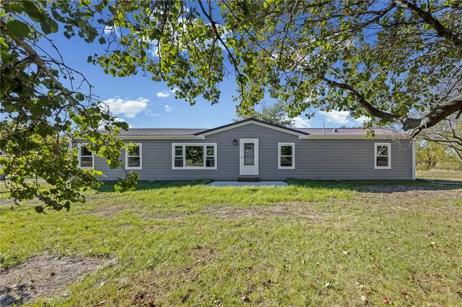 38740 Hedge Lane, Fontana, KS 66026 - Image #2