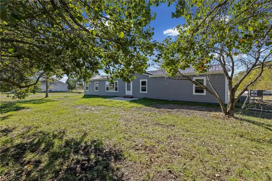 38740 Hedge Lane, Fontana, KS 66026 - Image #3