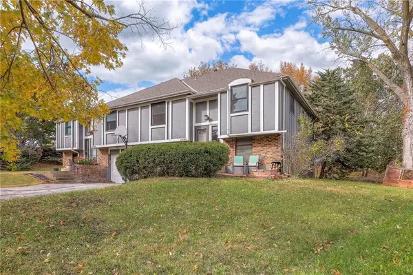 10184 Haskins Street, Lenexa, KS 66215