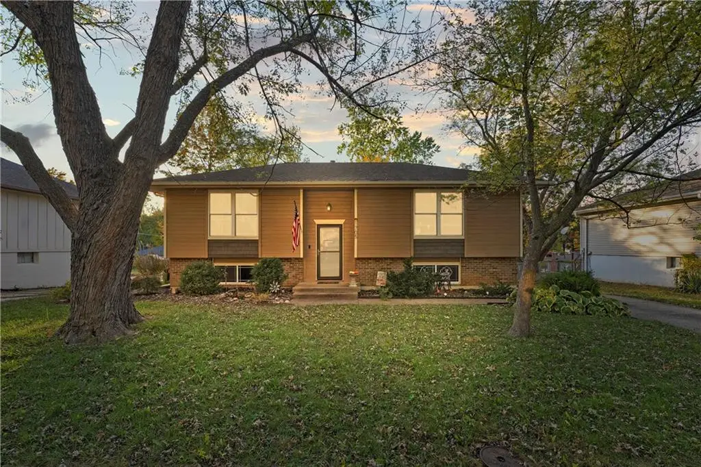 1705 SE Abbey Street, Blue Springs, MO 64014 - Image #1