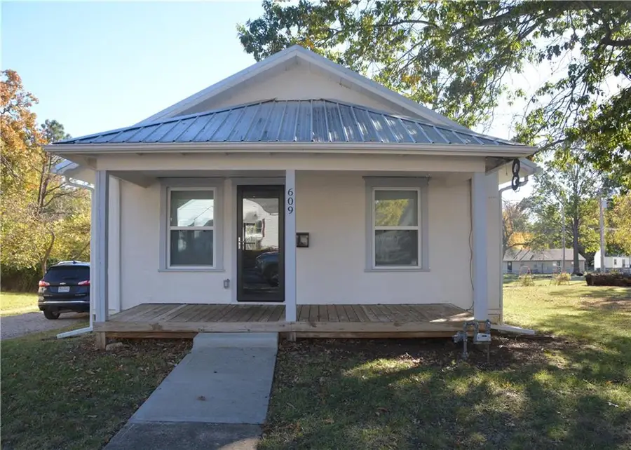 609 W Mechanic Street, Harrisonville, MO 64701 - Image #2