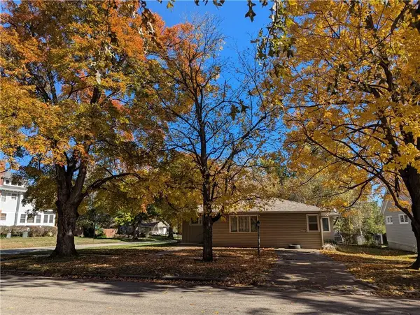 511 N 2nd Street, Hiawatha, KS 66434