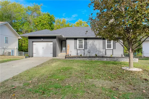 504 SE 21st Street, Oak Grove, MO 64075