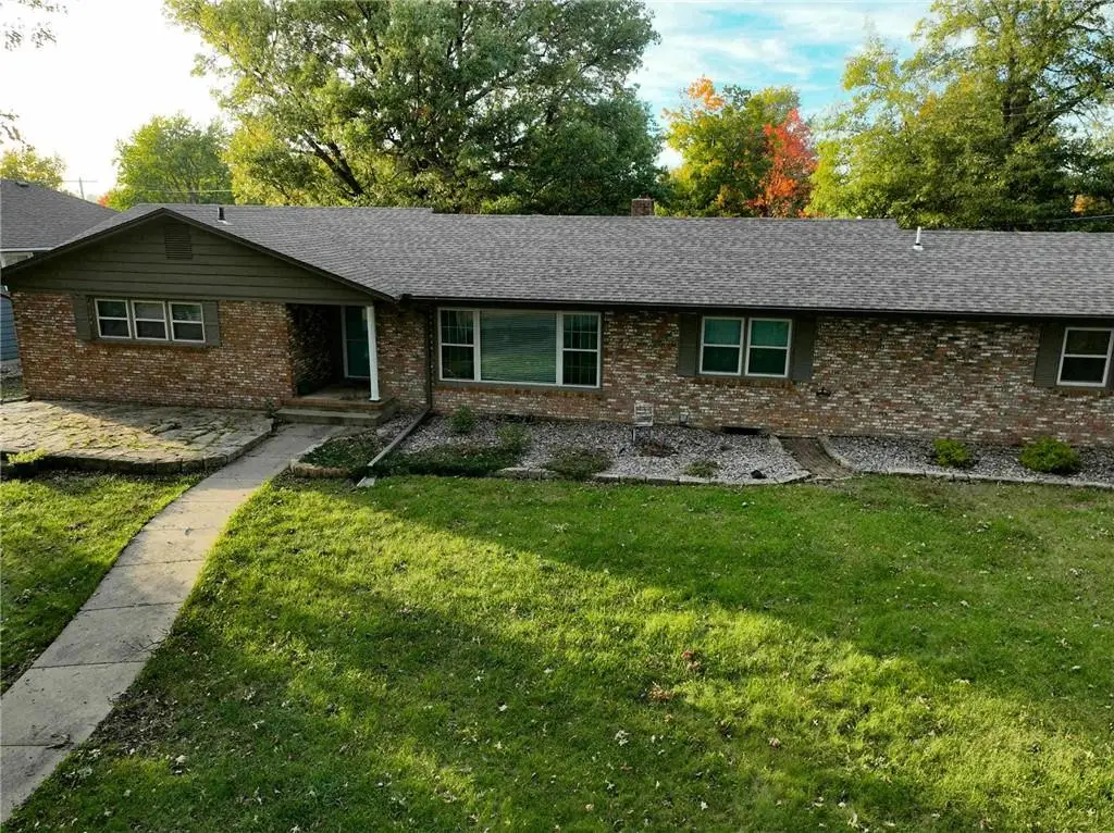 402 Minnetare Lane, Hiawatha, KS 66434 - Image #1