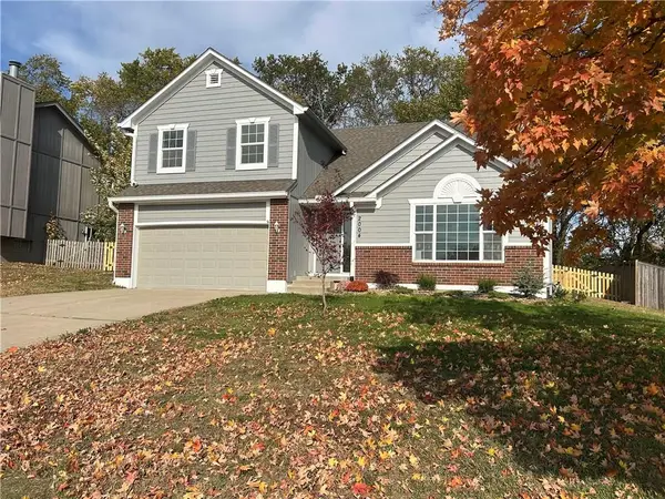 2004 SW Sterling Drive, Lee's Summit, MO 64081