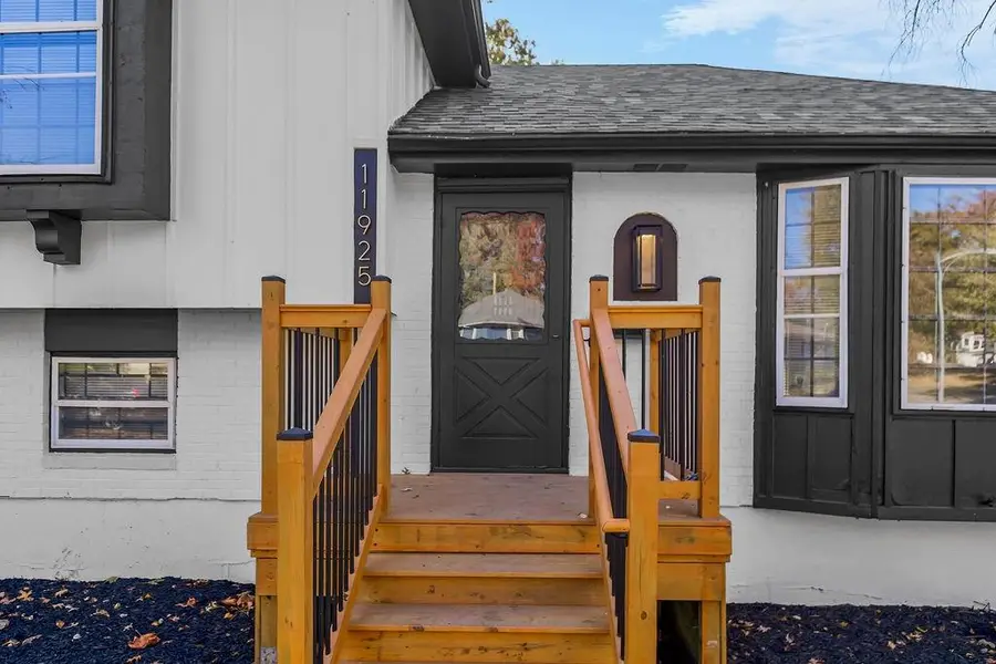 11925 Sycamore Avenue, Grandview, MO 64030 - Image #2