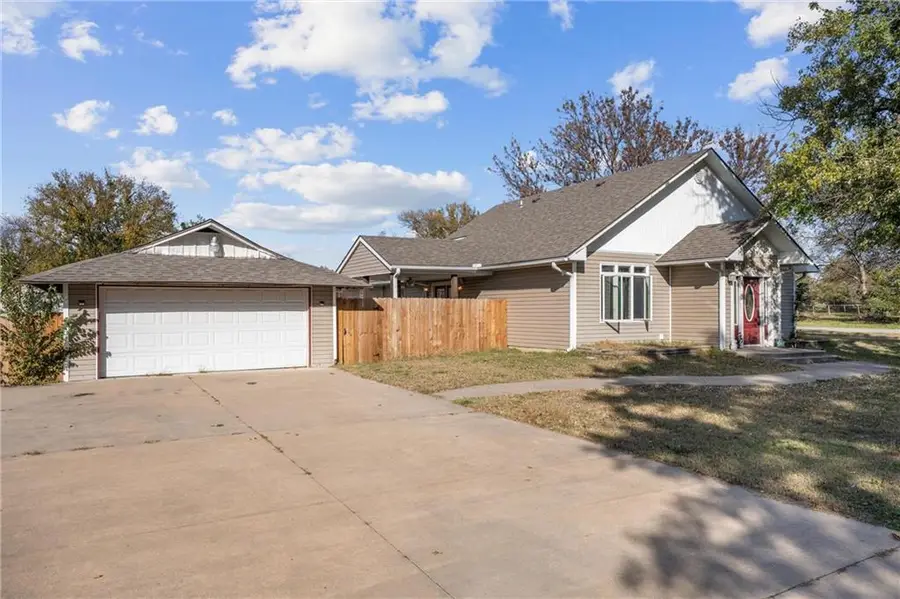 401 N Vine Street, Caney, KS 67333 - Image #2