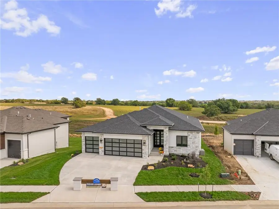 11227 S Sunray Drive, Olathe, KS 66061 - Image #2