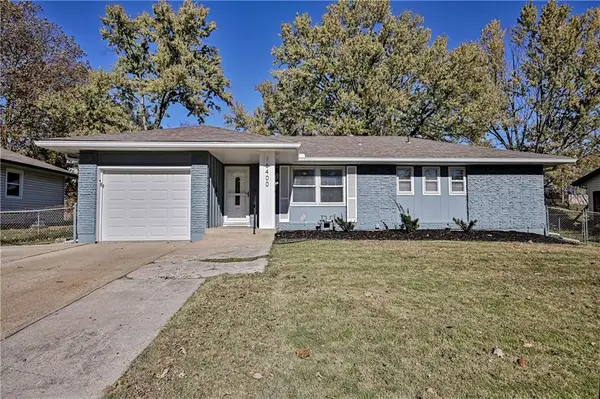 16400 E Crackerneck Road, Independence, MO 64055