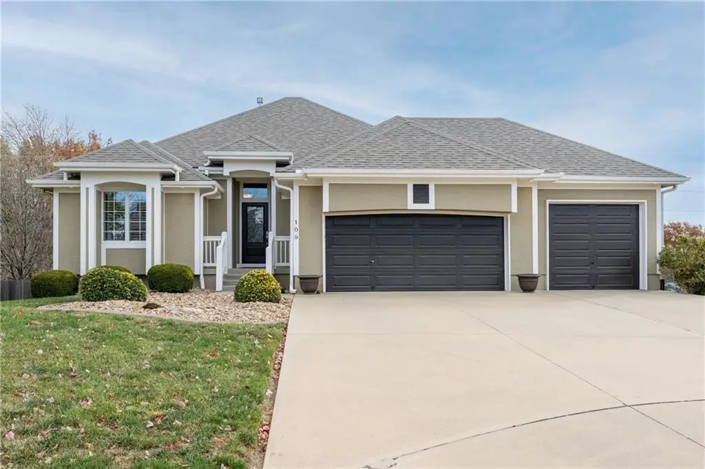 109 N Eastglen Drive, Raymore, MO 64083 - Image #1