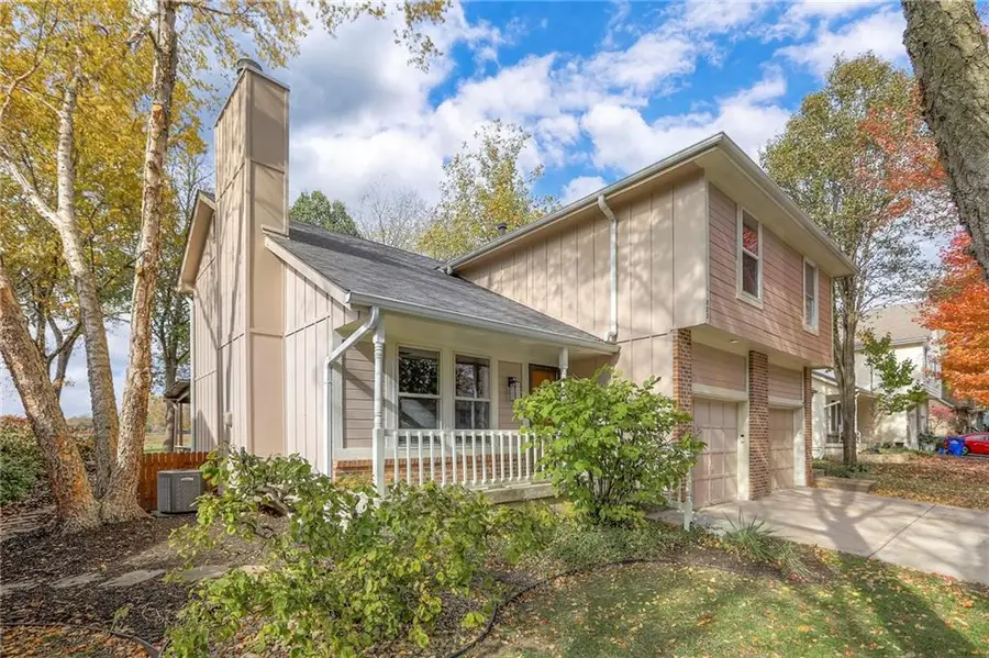 11822 Oakmont Street, Overland Park, KS 66210 - Image #2