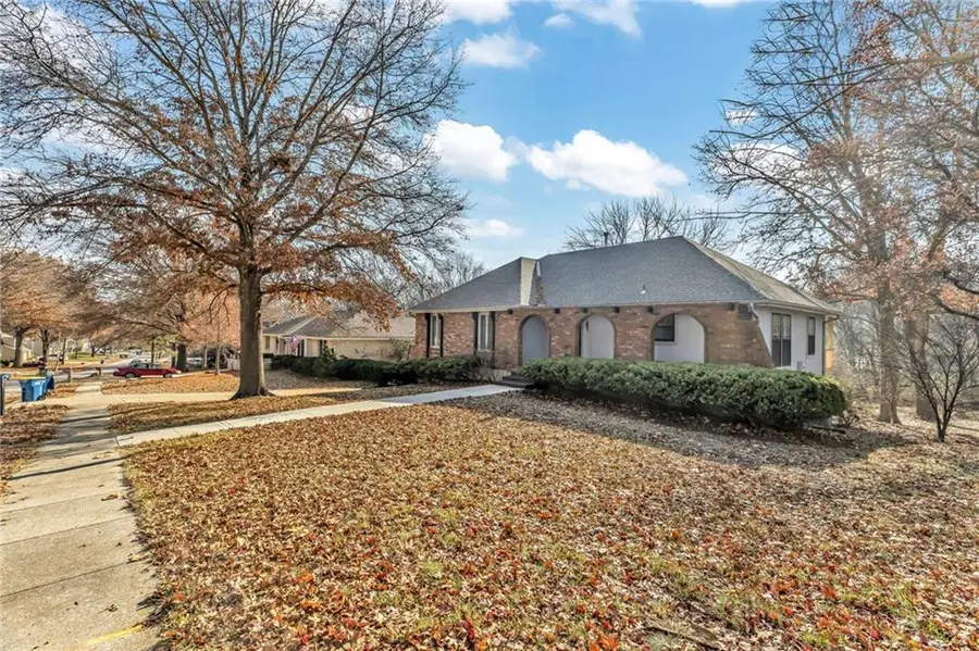 1007 Wyckwood Drive, Liberty, MO 64068 - Image #2