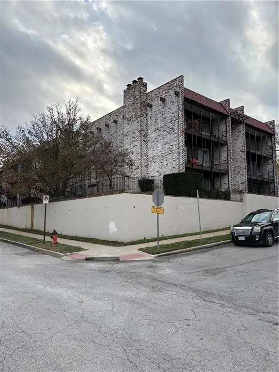111 E 50th Street #B, Kansas City, MO 64112 - Image #1